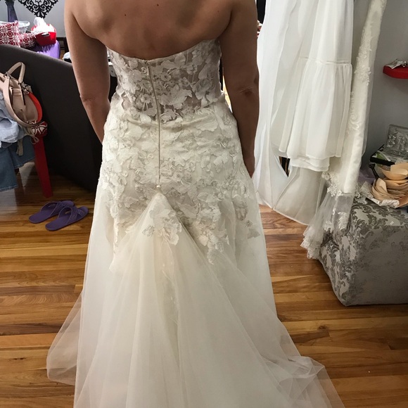 Gorgeous wedding gown never worn - Picture 7 of 8